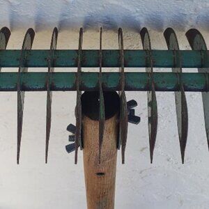 Vintage RUSTIC Garden Scarifier THATCH Rake Head Lawn Aerate Soil W/POLE 55"